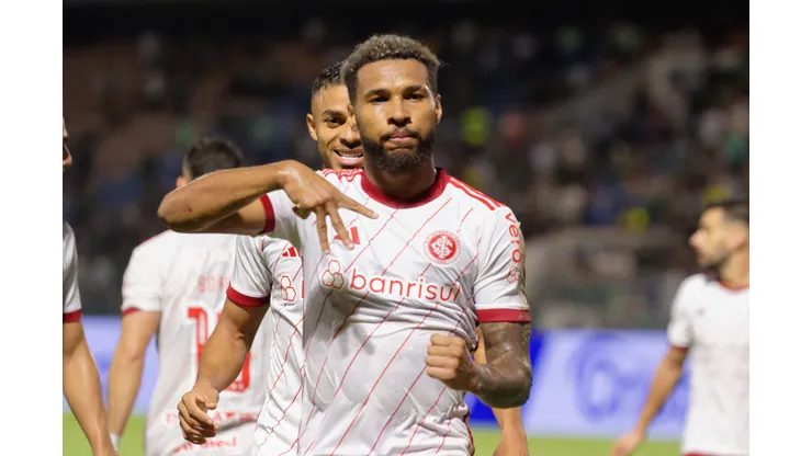 SP - BARUERI - 17/04/2024 - BRASILEIRO A 2024, PALMEIRAS X INTERNACIONAL - Wesley jogador do Internacional comemora seu gol durante partida contra o Palmeiras no estadio Arena Barueri pelo campeonato Brasileiro A 2024. Foto: Anderson Romao/AGIF