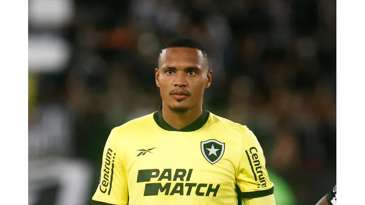 Foto: Vitor Silva/Botafogo - John durante confronto contra o Universitário na Libertadores.