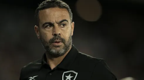 RJ – RIO DE JANEIRO – 24/04/2024 – COPA LIBERTADORES 2024, BOTAFOGO X UNIVERSITARIO – Artur Jorge tecnico do Botafogo durante partida contra o Universitario no estadio Engenhao pelo campeonato Copa Libertadores 2024. Foto: Jorge Rodrigues/AGIF