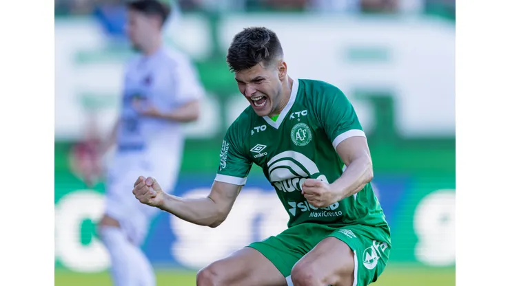 Perotti jogador do Chapecoense comemora seu gol durante partida contra o Ituano no estadio Arena Conda pelo campeonato Brasileiro B 2024. Liamara Polli/AGIF