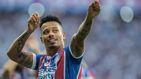 Rafael Ratao jogador do Bahia comemora seu gol com jogadores do seu time durante partida contra o Jequie no estadio Arena Fonte Nova pelo campeonato Baiano 2024. Foto: