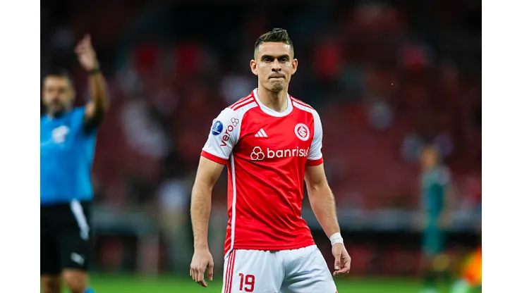 Rafael Borré atuando no Internacional