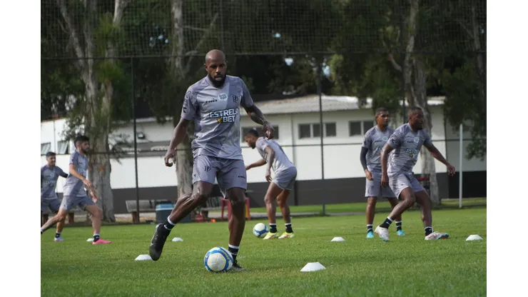 Foto: Alberto Nucci / PontePress - Sérgio Raphael durante treinamento da Ponte Preta.