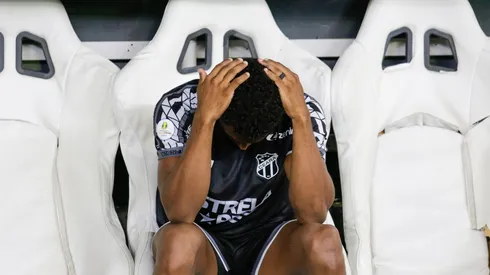 Saulo Mineiro lamentando lesão no Ceará