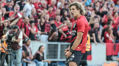 PR – CURITIBA – 21/04/2024 – BRASILEIRO A 2024, ATHLETICO-PR X INTERNACIONAL – Agustin Canobbio jogador do Athletico-PR comemora seu gol durante partida contra o Internacional no estadio Arena da Baixada pelo campeonato Brasileiro A 2024. Foto: Robson Mafra/AGIF