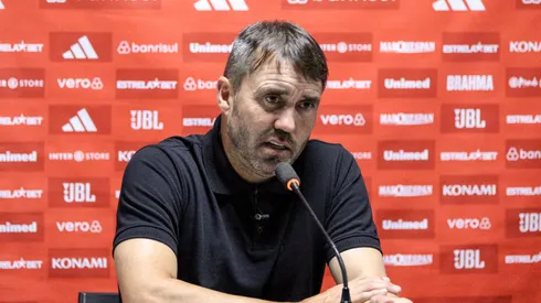 PR – CURITIBA – 21/04/2024 – BRASILEIRO A 2024, ATHLETICO-PR X INTERNACIONAL – Eduardo Coudet tecnico do Internacional durante entrevista coletiva apos a partida contra o Athletico-PR no estadio Arena da Baixada pelo campeonato Brasileiro A 2024. Foto: Robson Mafra/AGIF