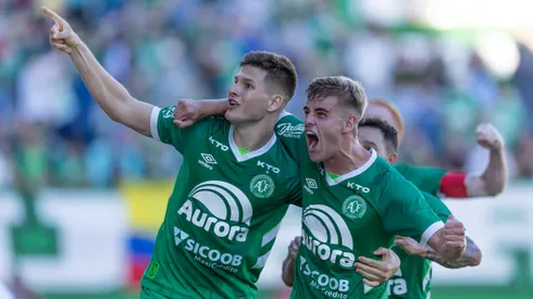 SC – CHAPECO – 20/04/2024 – BRASILEIRO B 2024, CHAPECOENSE X ITUANO – Perotti jogador do Chapecoense comemora seu gol com jogadores do seu time durante partida contra o Ituano no estadio Arena Conda pelo campeonato Brasileiro B 2024. Foto: Liamara Polli/AGIF