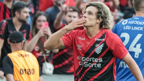 Canobbio foi o herói da vitória do Athletico-PR – Foto: Robson Mafra/AGIF