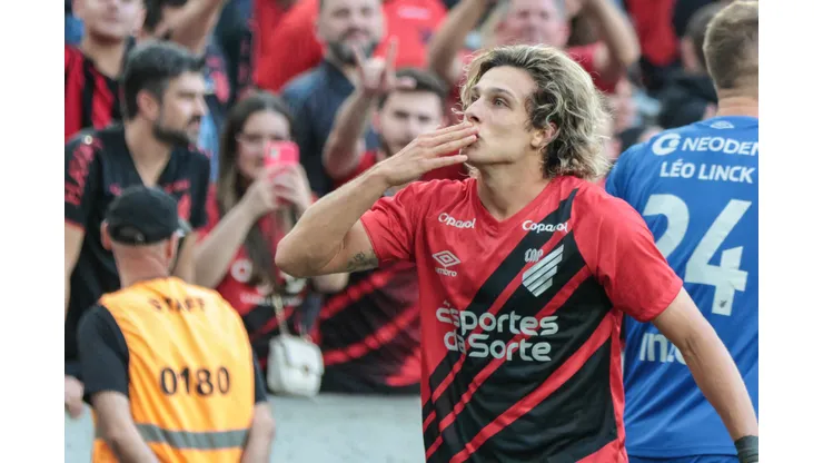 Canobbio foi o herói da vitória do Athletico-PR - Foto: Robson Mafra/AGIF