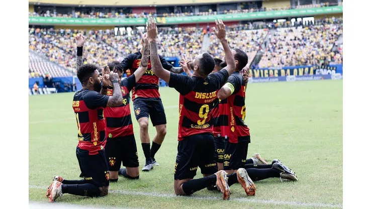 Romarinho, Gustavo Coutinho e Luciano Castán marcaram - Foto: Paulo Paiva/Sport