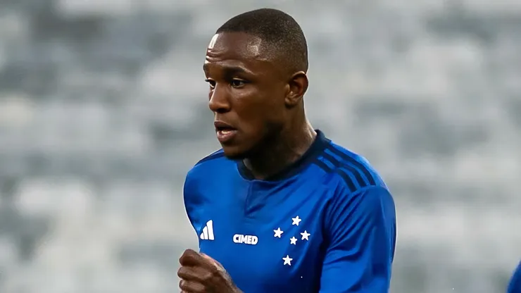 João Pedro jogador do Cruzeiro durante partida contra o Patrocinense no estádio Mineirão pelo campeonato Mineiro 2024. Foto: Fernando Moreno/AGIF