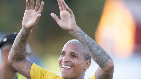 Deyverson jogador do Cuiaba comemora ao final da partida contra o Uniao Rondonopolis no estadio Caldeirao pela decisao do campeonato Mato-grossense 2024. Atacante foi pedido no time carioca. Foto: Gil Gomes/AGIF