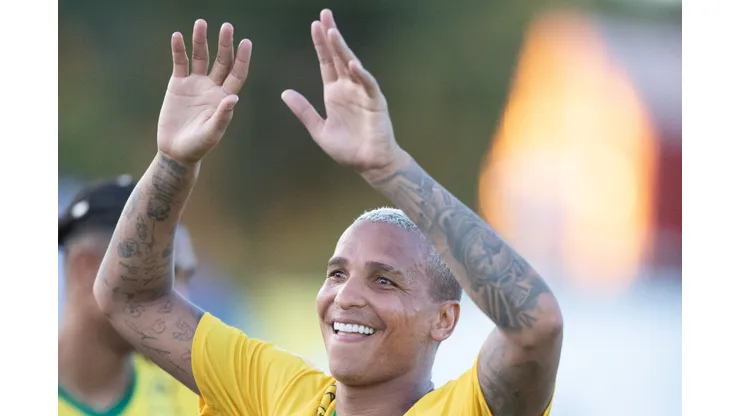 Deyverson jogador do Cuiaba comemora ao final da partida contra o Uniao Rondonopolis no estadio Caldeirao pela decisao do campeonato Mato-grossense 2024. Atacante foi pedido no time carioca. Foto: Gil Gomes/AGIF
