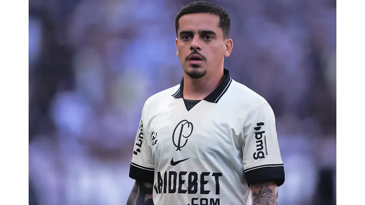 Fagner jogador do Corinthians durante partida contra o Santo André no estádio Arena Corinthians pelo campeonato Paulista 2024. Lateral sofreu ação da torcida. Foto: Ettore Chiereguini/AGIF