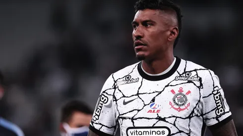 Paulinho deseja continuar defendendo o manto do Corinthians.