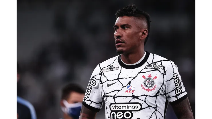 Paulinho deseja continuar defendendo o manto do Corinthians.
