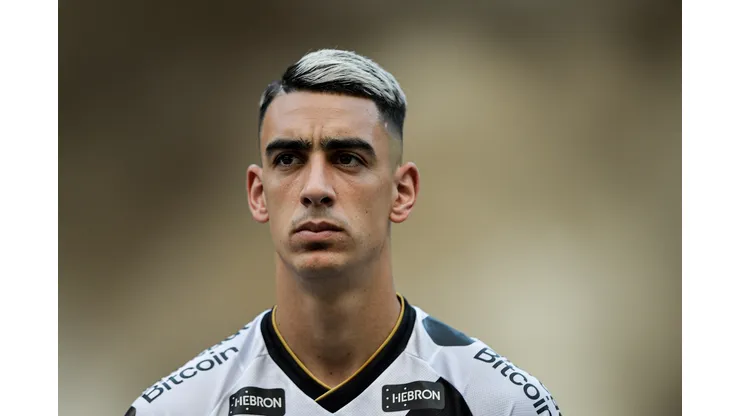 Puma Rodriguez jogador do Vasco durante partida contra o Palmeiras no estadio Maracana pelo campeonato BRASILEIRO A 2023.Lateral entrou na mira de adversário. Foto: Thiago Ribeiro/AGIF