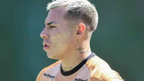 Eduardo Vargas durante treino pelo Atlético-MG. Jogador pode deixar o clube. Foto: Pedro Souza