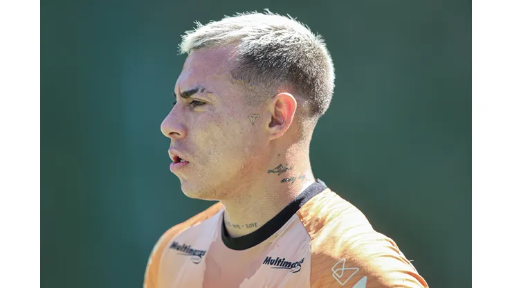 Eduardo Vargas durante treino pelo Atlético-MG. Jogador pode deixar o clube. Foto: Pedro Souza