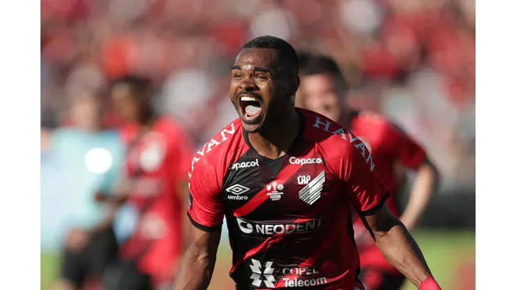 Nikão pode voltar ao Athletico. Foto: FocoUy/AGIF