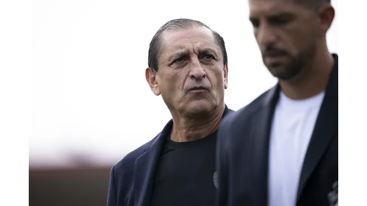 RJ - RIO DE JANEIRO - 14/04/2024 - BRASILEIRO A 2024, VASCO X GREMIO - Ramon Diaz tecnico do Vasco durante partida contra o Gremio no estadio Sao Januario pelo campeonato Brasileiro A 2024. Foto: Jorge Rodrigues/AGIF