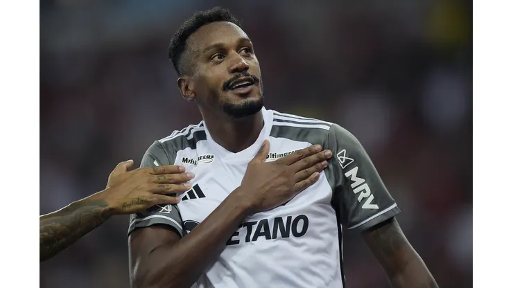 RJ - RIO DE JANEIRO - 29/11/2023 - BRASILEIRO A 2023, FLAMENGO X ATLETICO-MG - Edenilson jogador do Atletico-MG comemora seu gol durante partida contra o Flamengo no estadio Maracana pelo campeonato Brasileiro A 2023. Foto: Alexandre Loureiro/AGIF