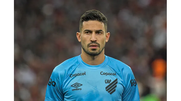 Pedro Henrique jogador do Athletico-PR durante partida contra o Flamengo no estadio Maracana pelo campeonato Copa do Brasil 2023. Thiago Ribeiro/AGIF