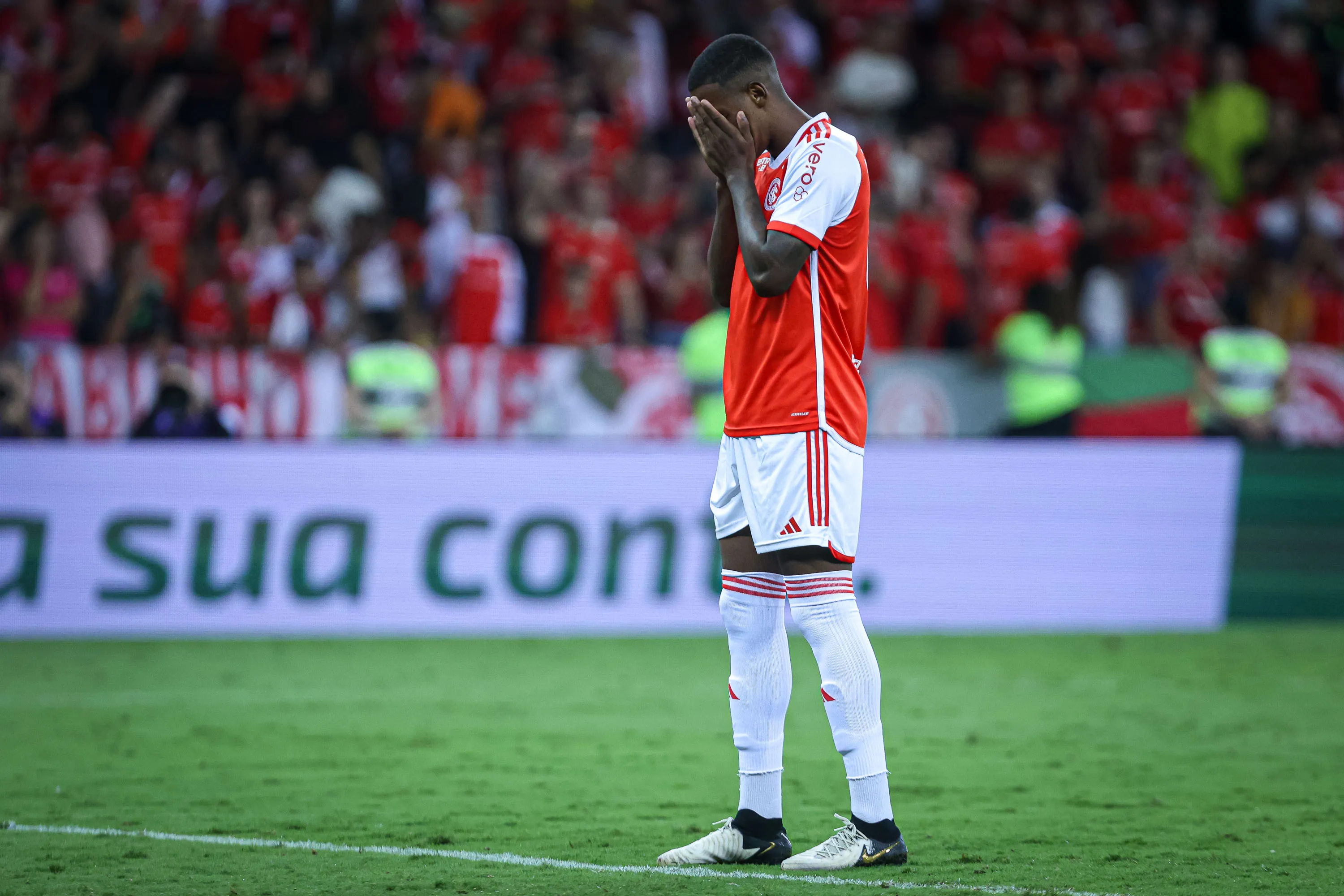 Robert Renan, zagueiro do Internacional - foto: Maxi Franzoi/AGIF