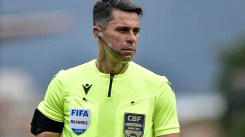 Árbitro Flavio Rodrigo de Souza foi bastante criticado – Foto: Thiago Ribeiro/AGIF