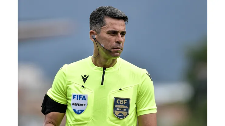 Árbitro Flavio Rodrigo de Souza foi bastante criticado - Foto: Thiago Ribeiro/AGIF
