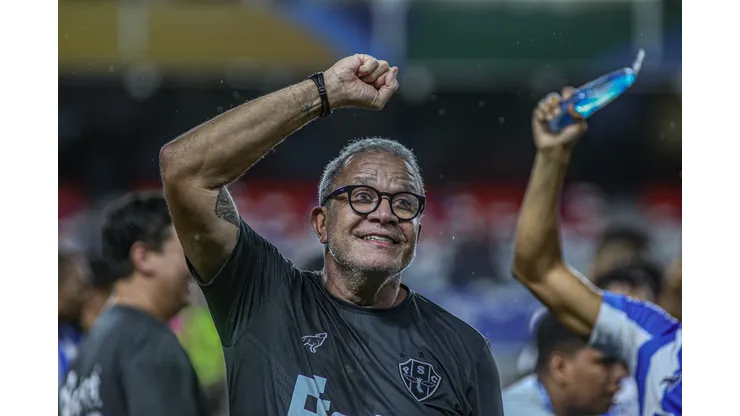 Helio dos Anjos tecnico do Paysandu durante partida contra o Remo no estadio Mangueirao pelo campeonato Copa Verde 2024. Marcos Junior/AGIF