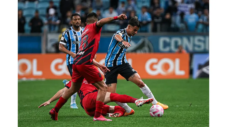 BA - PORTO ALEGRE - 18/10/2023 - BRASILEIRO A 2023, GREMIO X ATHLETICO-PR - Ferreira jogador do Gremio durante partida contra o Athletico-PR no estadio Arena do Gremio pelo campeonato Brasileiro A 2023. Foto: Maxi Franzoi/AGIF