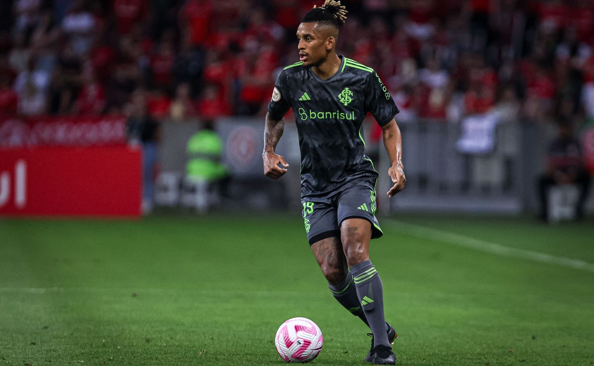Sport fica por 'detalhes' de anunciar o lateral-esquerdo Dalbert