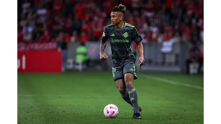 Sport acerta contratação de Dalbert. Foto: Maxi Franzoi/AGIF