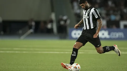 RJ – RIO DE JANEIRO – 03/04/2024 – COPA LIBERTADORES 2024, BOTAFOGO X JUNIOR BARRANQUILLA – Alexander Barboza jogador do Botafogo durante partida contra o Junior Barranquilla no estadio Engenhao pelo campeonato Copa Libertadores 2024. Foto: Jorge Rodrigues/AGIF