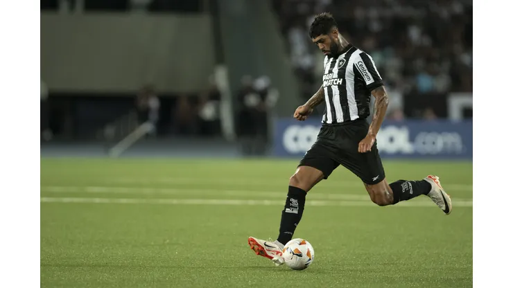 RJ - RIO DE JANEIRO - 03/04/2024 - COPA LIBERTADORES 2024, BOTAFOGO X JUNIOR BARRANQUILLA - Alexander Barboza jogador do Botafogo durante partida contra o Junior Barranquilla no estadio Engenhao pelo campeonato Copa Libertadores 2024. Foto: Jorge Rodrigues/AGIF
