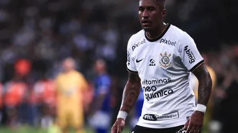 Paulinho quer renovar com o Corinthians na temporada.