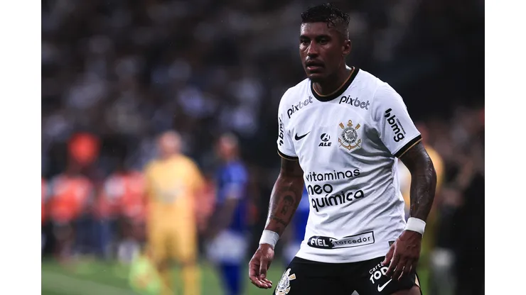 Paulinho quer renovar com o Corinthians na temporada.