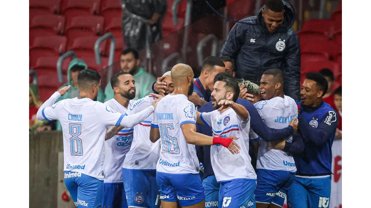 Elenco do Bahia no duelo contra o Inter. Foto: Maxi Franzoi/AGIF