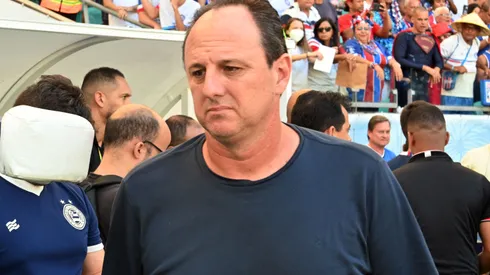 Rogério Ceni durante confronto contra o Jequié no Campeonato Baiano de 2024.