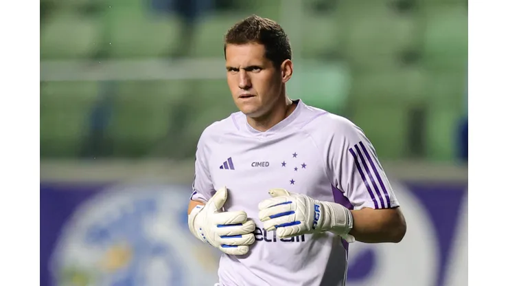 Rafael Cabral jogador do Cruzeiro durante aquecimento antes da partida contra o Nautico no estadio Independencia pelo campeonato Copa do Brasil 2023. Goleiro está deixando o time. Foto: Gilson Junio/AGIF
