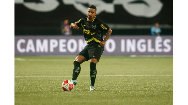 Rafael em ação durante confronto no Campeonato Carioca de 2024.