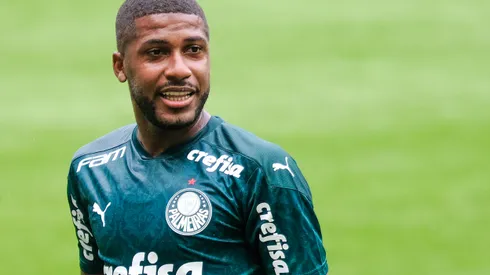 Emerson Santos durante confronto contra o Botafogo no Campeonato Brasileiro de 2020.