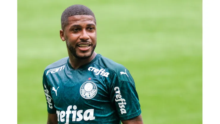 Emerson Santos durante confronto contra o Botafogo no Campeonato Brasileiro de 2020.