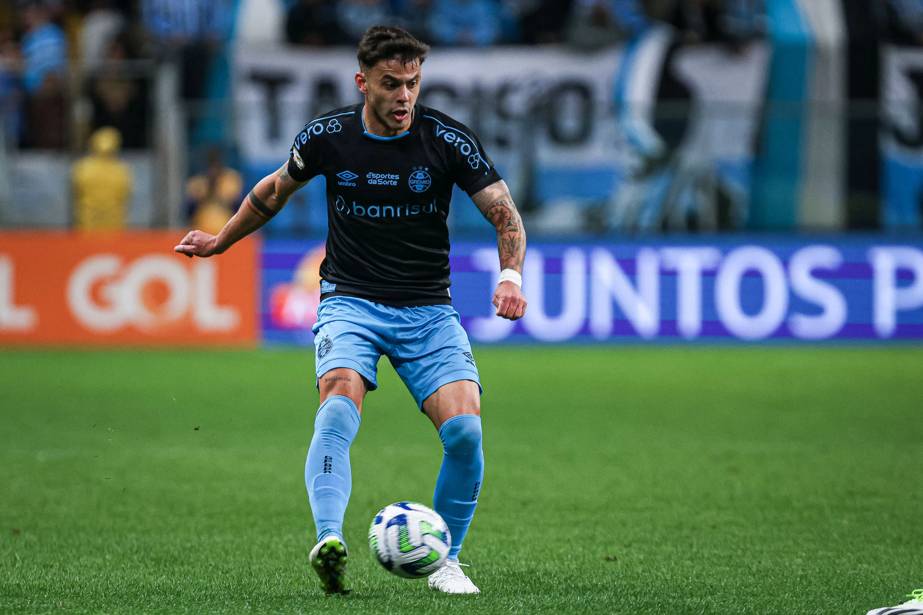 Carballo, meia do Grêmio - Foto: Maxi Franzoi/AGIF