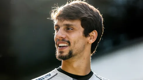 Treino do Sao Paulo – Rodrigo Caio durante treino do Sao Paulo no CT Barra Funda. Defensor é cotado no Inter. Foto: Marcello Zambrana/AGIF