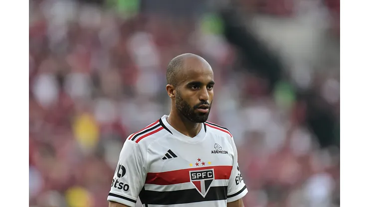 Lucas jogador do São Paulo durante partida contra o Flamengo no estádio Maracanã pelo campeonato Copa do Brasil 2023. Meia foi criticado por ex-jogador. Foto: Thiago Ribeiro/AGIF