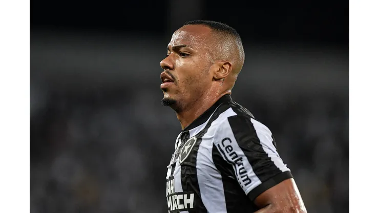 Marlon Freitas durante confronto contra o Junior Barranquilla na Libertadores de 2024.