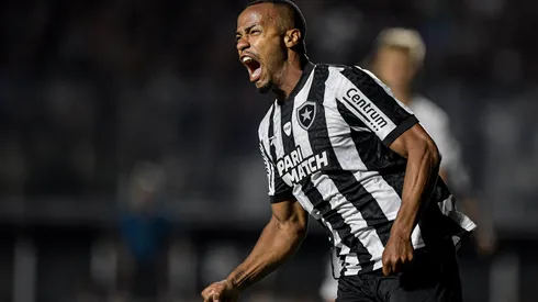 RJ – RIO DE JANEIRO – 09/11/2023 – BRASILEIRO A 2023, BOTAFOGO X GREMIO – Marlon Freitas jogador do Botafogo comemora seu gol durante partida contra o Gremio no estadio Sao Januario pelo campeonato Brasileiro A 2023. Foto: Thiago Ribeiro/AGIF