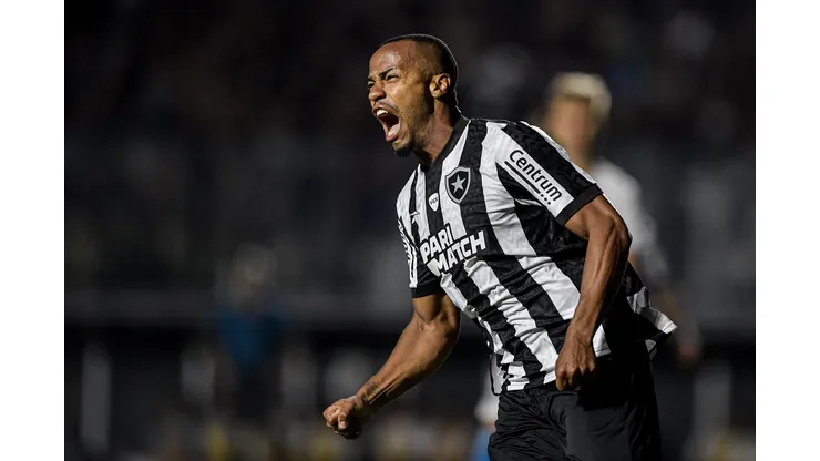 RJ - RIO DE JANEIRO - 09/11/2023 - BRASILEIRO A 2023, BOTAFOGO X GREMIO - Marlon Freitas jogador do Botafogo comemora seu gol durante partida contra o Gremio no estadio Sao Januario pelo campeonato Brasileiro A 2023. Foto: Thiago Ribeiro/AGIF
